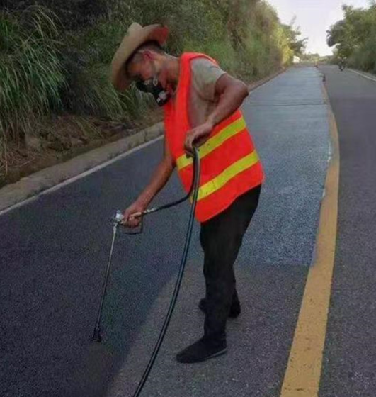 巴音郭楞路面喷涂翻新彩色步道施工方案